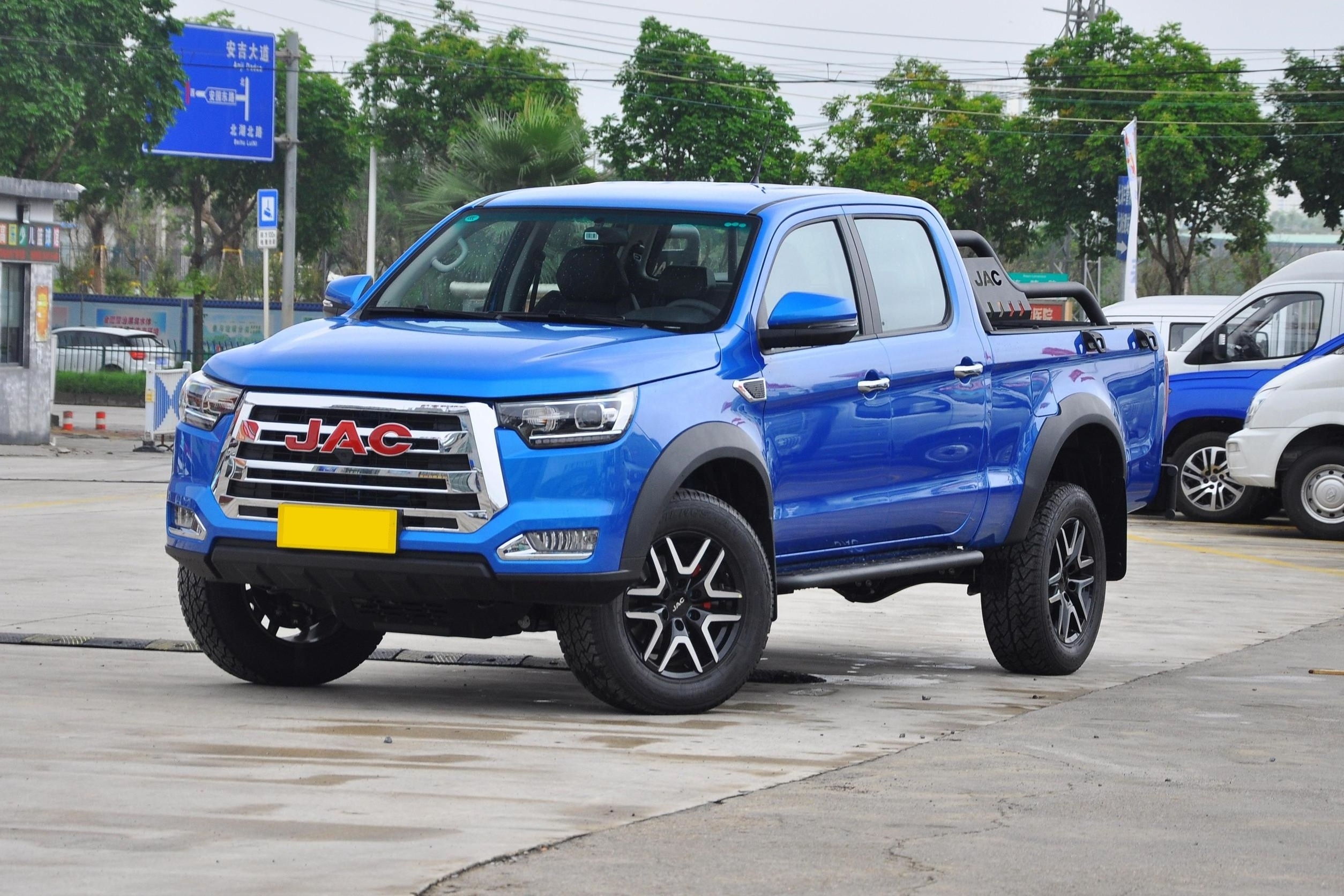 JAC T8 2021 2.4T Pro Manual Edition diesel 2wd 4wd four-wheel safe cheap 4WD in stock China brand pick up truck