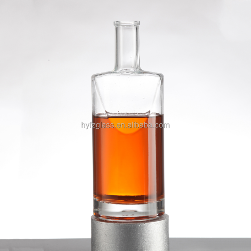 Ruisheng Hot Sale Clear Round 750ml Whiskey Liquor Bottle Vodka Glass Bottle With Cork