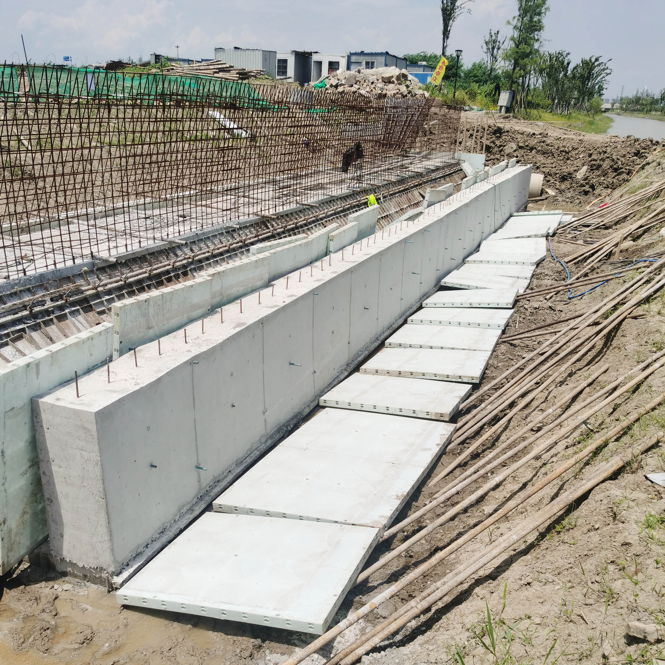 HFSY custom engineering cast-in-place concrete retaining wall formwork plastic formwork for pillars and wall