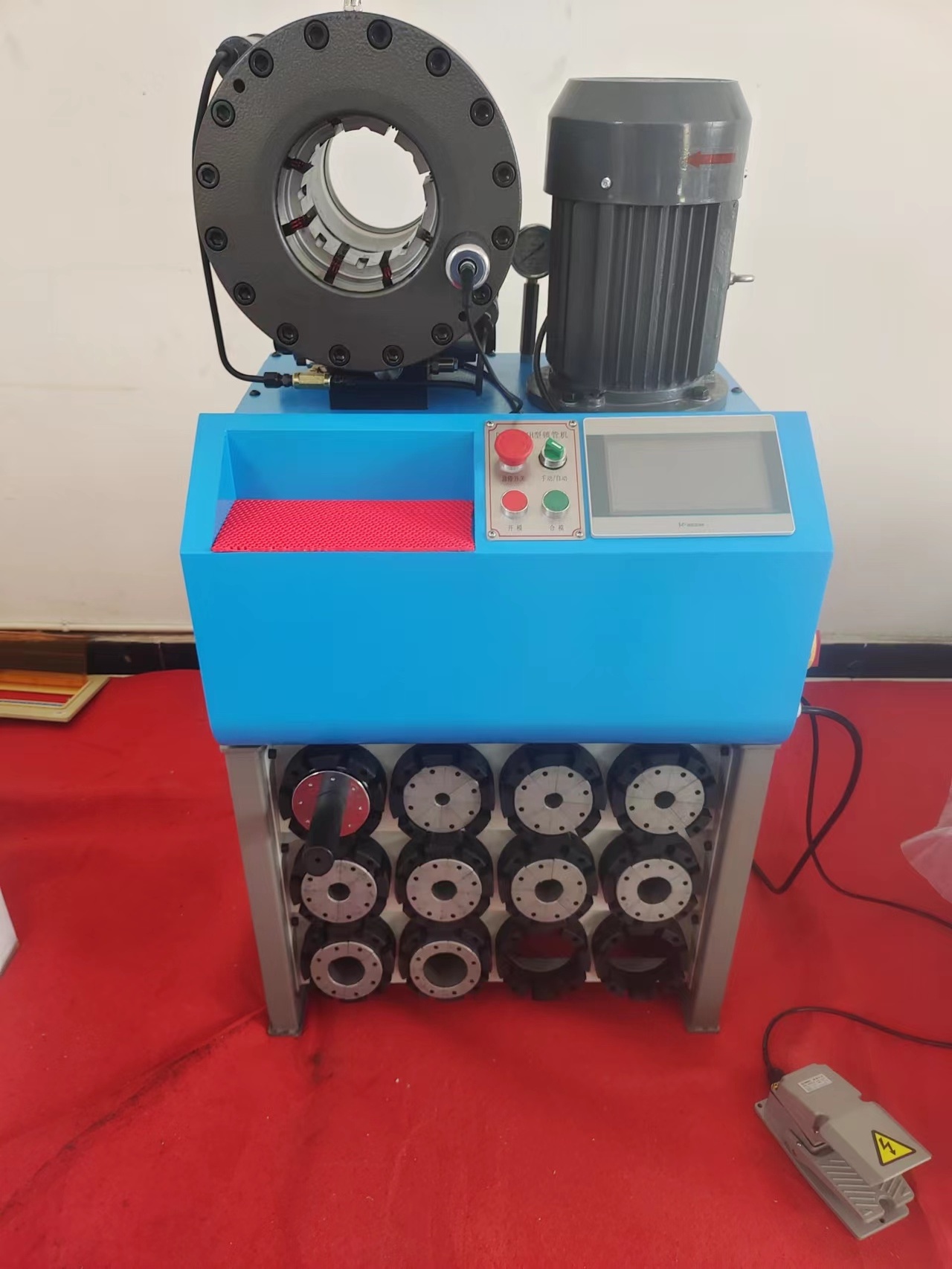 Hose hydraulic crimping machine with skiving function