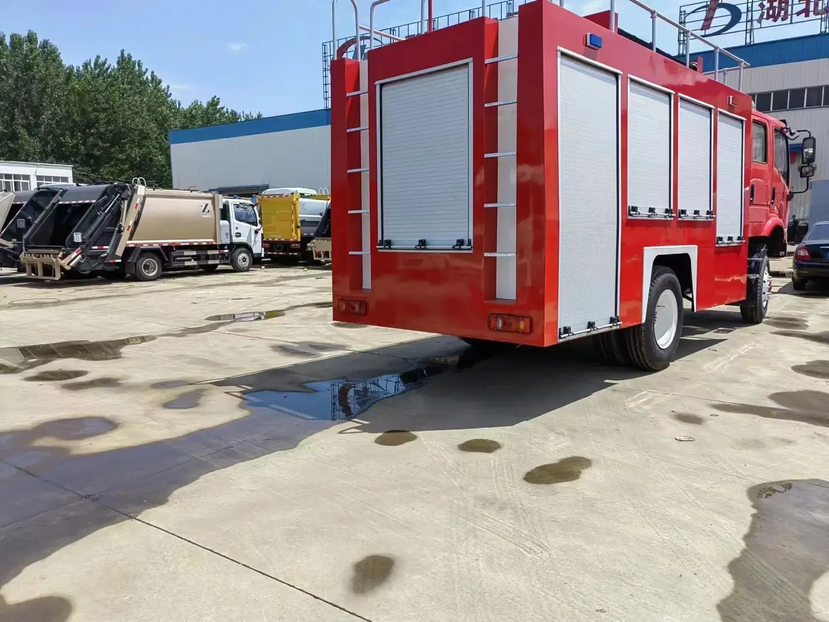 Dongfeng Fire engine truck It is mainly used for fire-fighting operations and emergency rescue missions