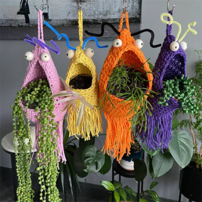 SZ987 Fashion 2024 Monster Plant Baskets Hand Knitted Alien Holders Door Knob Baskets Hanging Crochet Macrame Plant Hangers