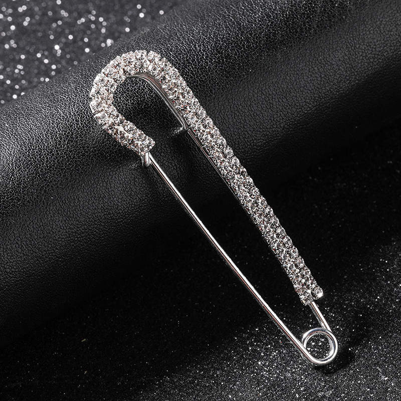 Wholesale Latest luxury Rhinestone Custom Brooches Pins High Quality Designer Fashion Jewelry Pearl Women Brooch Safety Pin