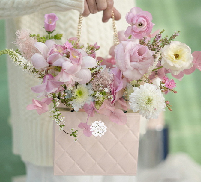 Luxury New Fashion Flower Bouquet Packaging Paper Bag Boxes Square Paper Gift Box Rose Bouquets Boxes For Flowers