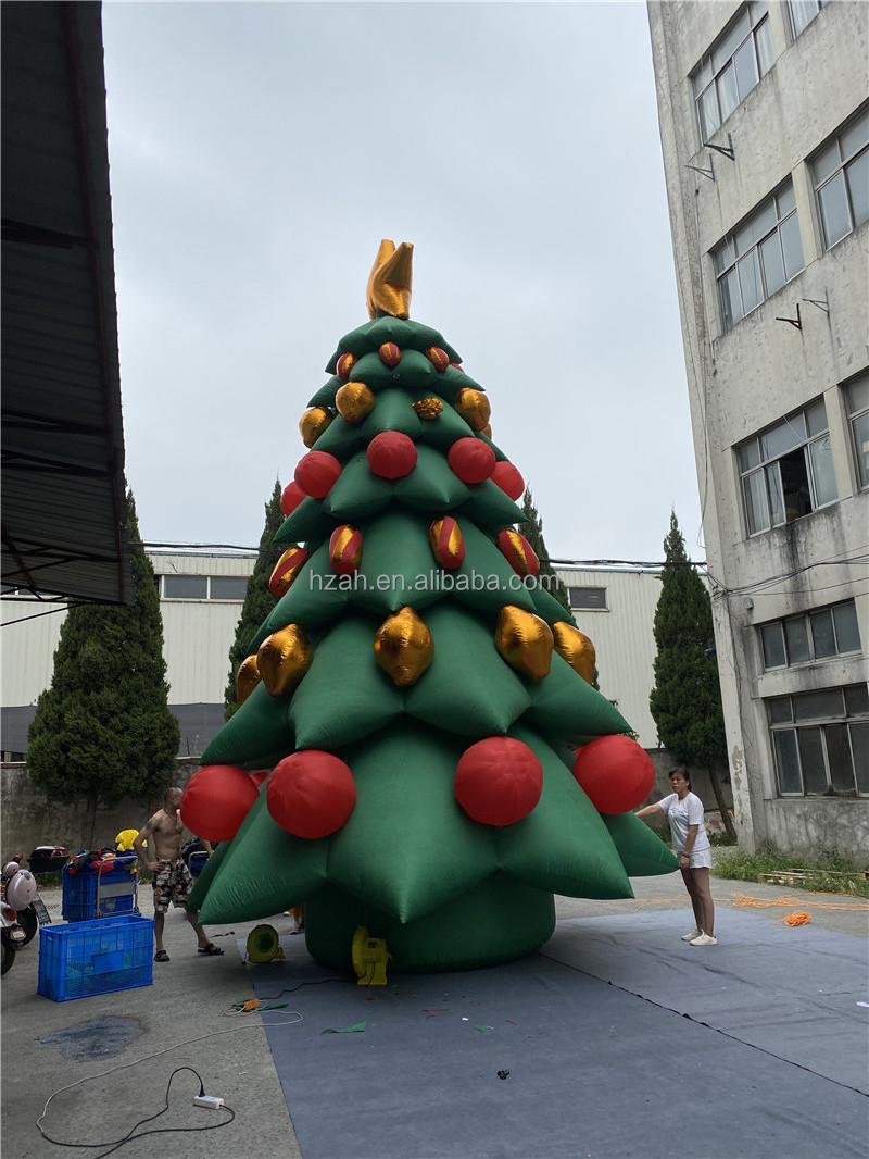 Outdoor Giant Inflatable Christmas Tree with Christmas Ornament Shinny Ball