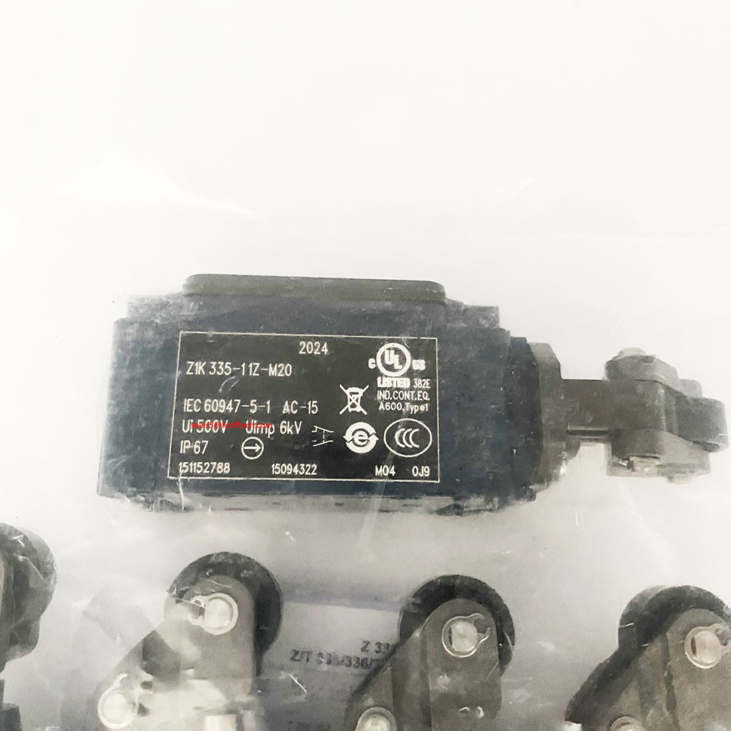 New original  China Schmersal  Small roller type limit travel switch Z1K335-11Z-M20 151152788