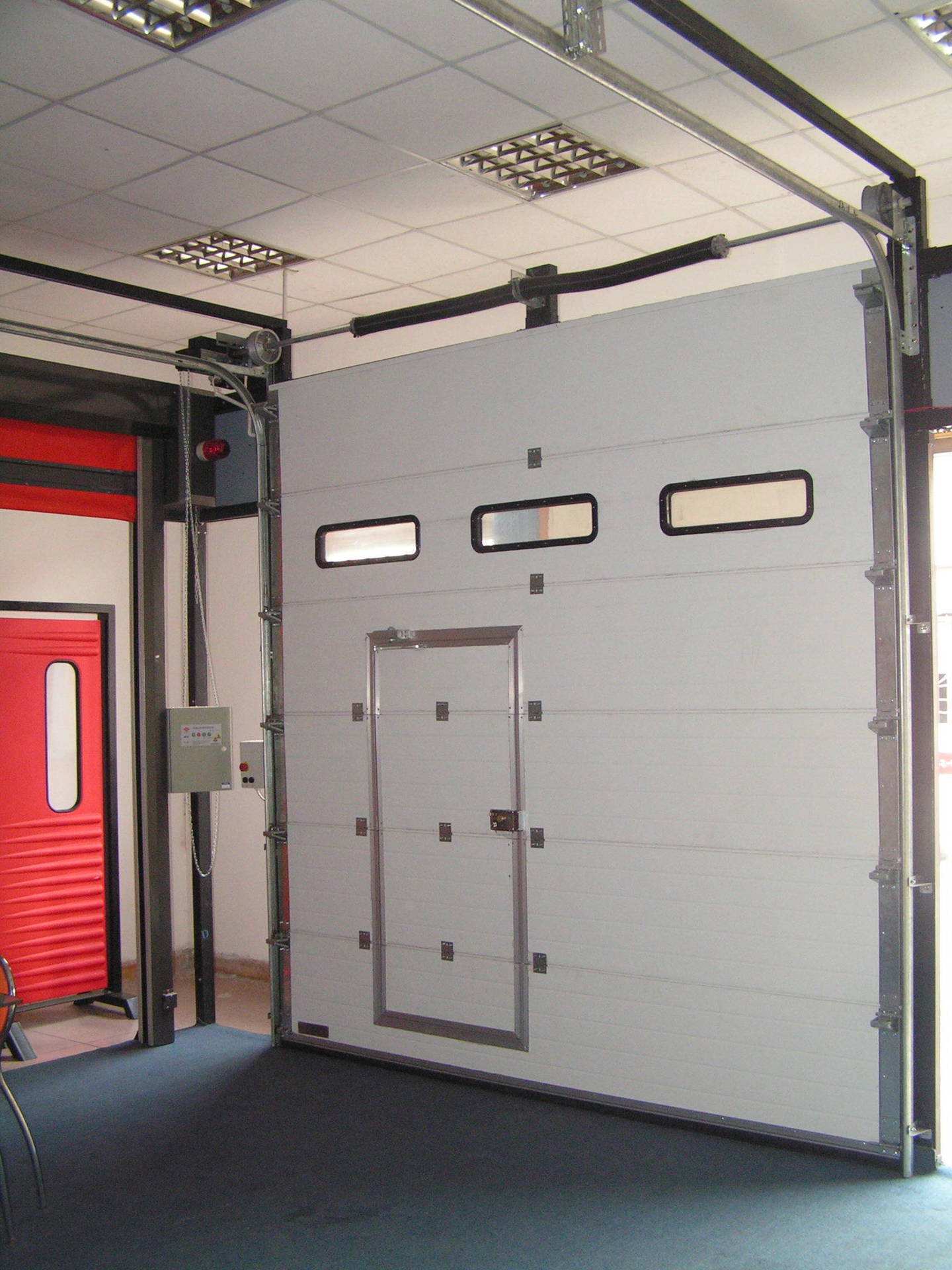 Good Quality and wind-resistant lift  Industrial sliding garage door