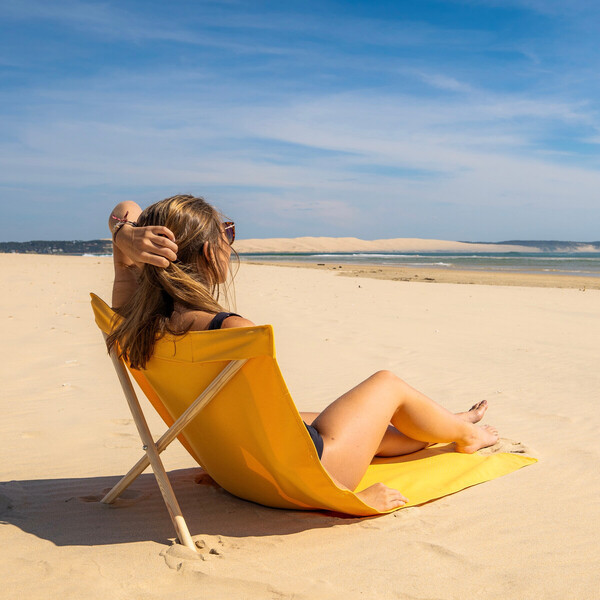 Hangrui Folding Beach Lounge Chair - Waterproof, Sand Free, Adjustable Backrest, Cotton Cushion, Wooden Pole