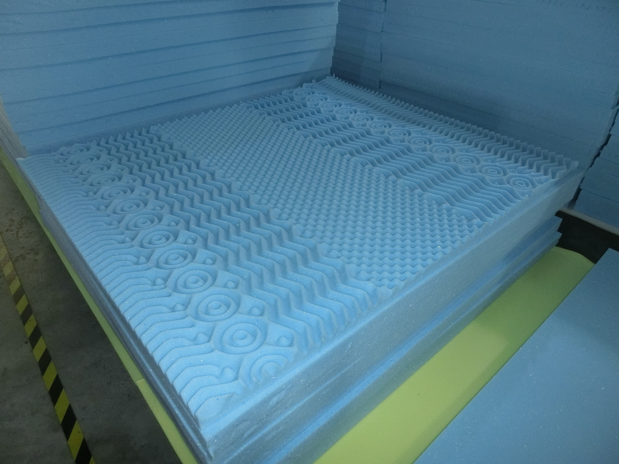 Premium  Vacuum Compressed Mattress  Cool Gel Memory Foam Mattress Topper