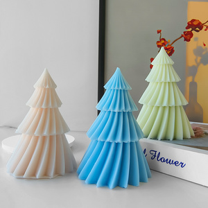 C047 Wholesale Christmas tree-shaped aromatherapy candles for holiday home decor smokeless soy wax scented candles