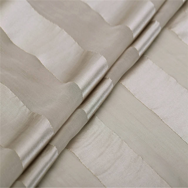 Wholesale Factory Direct Fashion Natural Stripe Chiffon Metallic Silk Lurex Fabric for Beautiful Dress