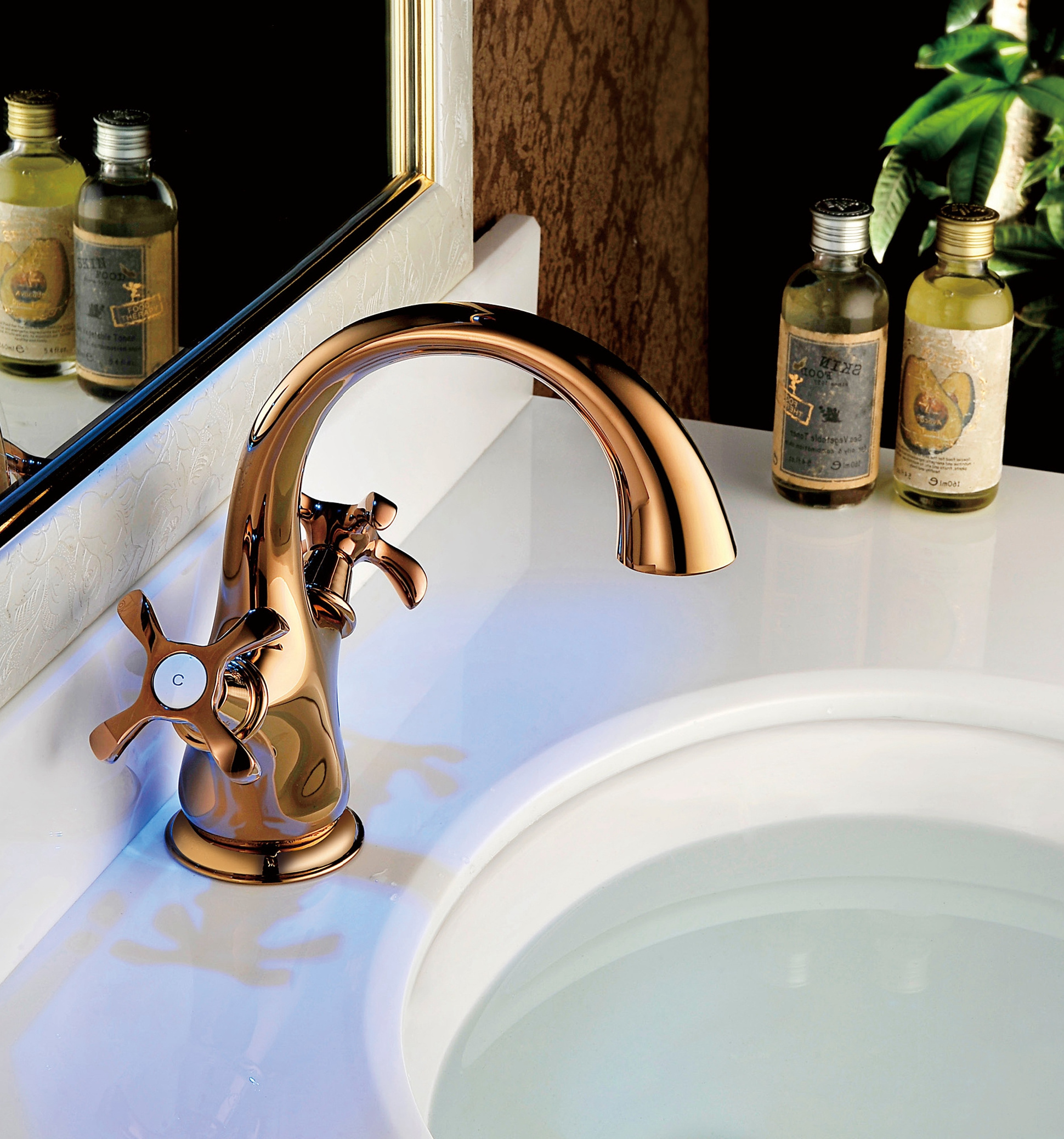 China All Brass Basin Faucet Unique Luxury Deck Mounted Brushed Gold Bathroom Basin Mixer Tap Dual Handle Gold Faucet