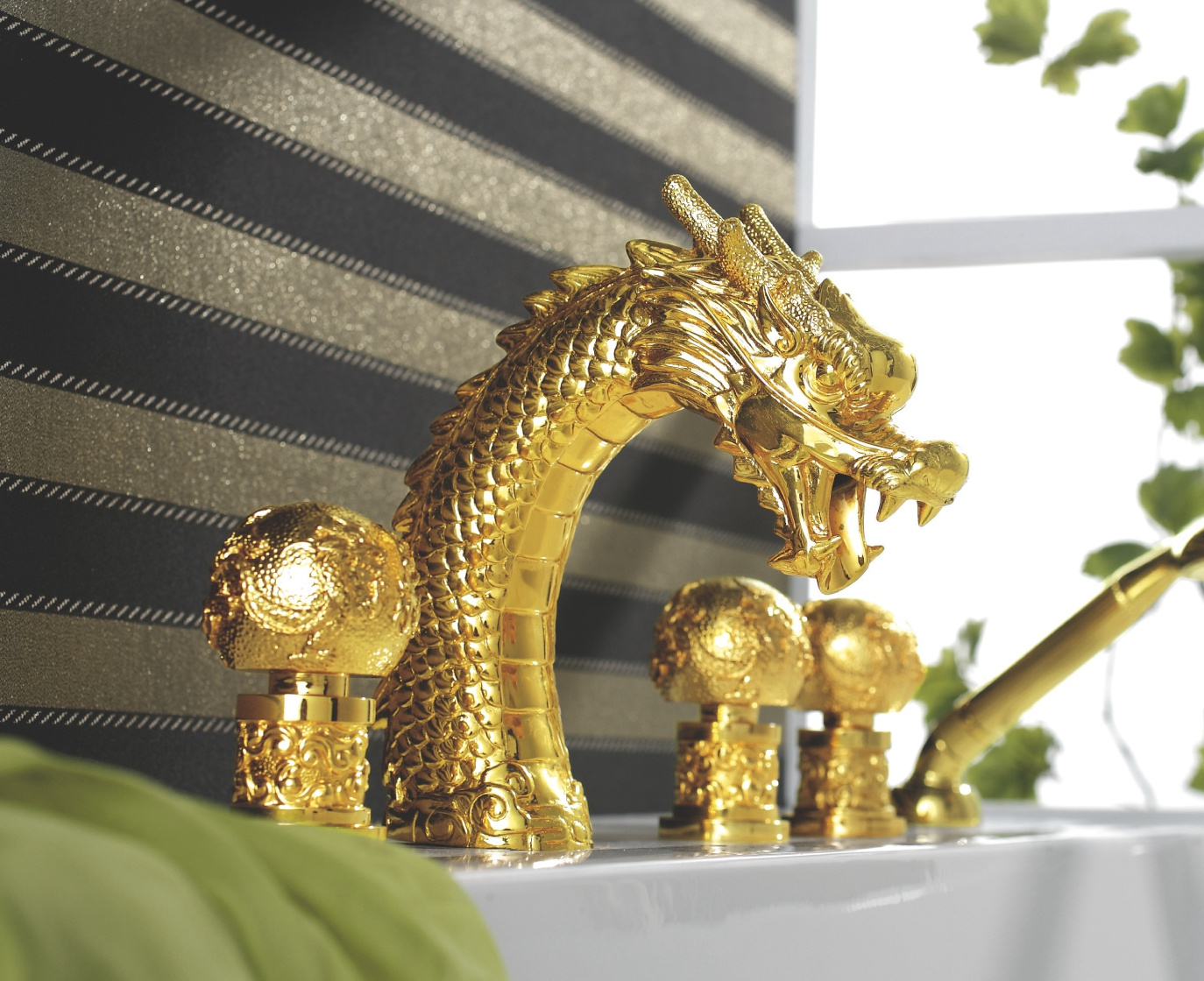 Brass Dragon Faucet Bathroom Sanitary Ware Single Hole Basin Faucet