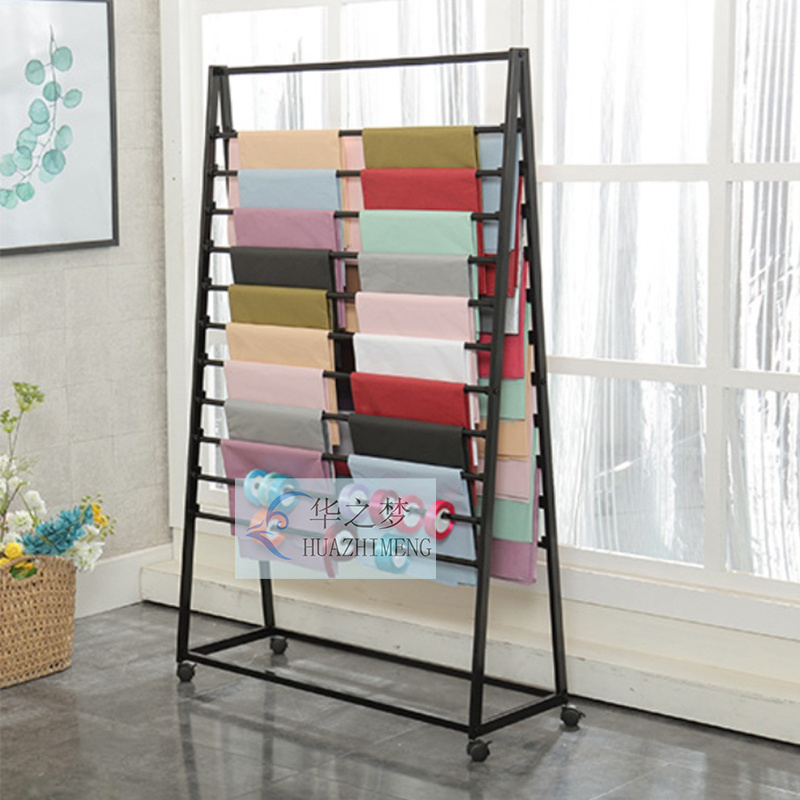 Morden Standing Carpet Display Rack Fabric Sample Display Blanket Rug Metal Displays Stand With Wheels