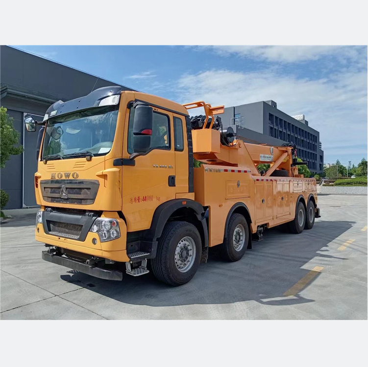 HOWO 8x4 Road Emergency Recovery Heavy Tow Truck  40 Tons Rotatory Wrecker Tow Truck