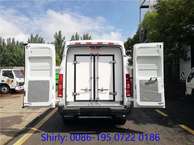 High Performance IVECO 2T Refrigerator Box Truck Small Freezer Van Truck for Sale