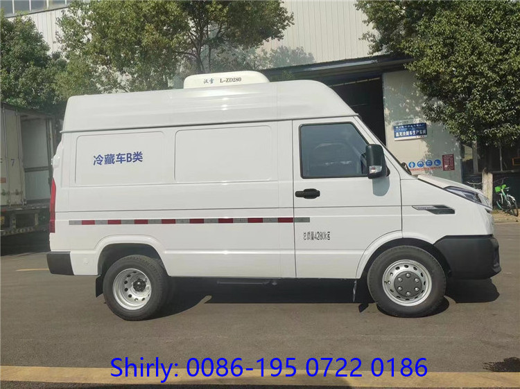 High Performance IVECO 2T Refrigerator Box Truck Small Freezer Van Truck for Sale