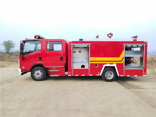 High Quality ISUZU 4x2 Fire Truck 4000 Liters Water Foam Fire Fighting Truck for Sale