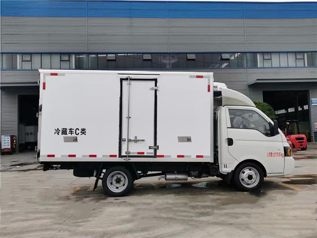 Hot Sale JAC mini Ice Cream Delivery Truck 1.5 Tons Refrigerated Frozen Van Truck