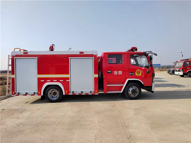 High Quality ISUZU 4x2 Fire Truck 4000 Liters Water Foam Fire Fighting Truck for Sale