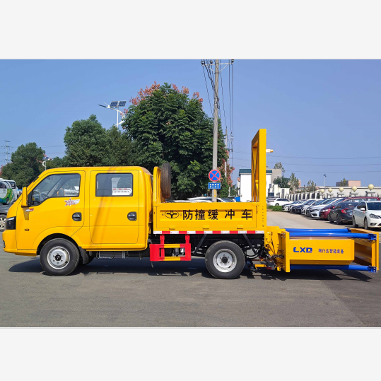 DF  attenuator truck 4x2 mounted attenuator traffic crash proof truck for sale