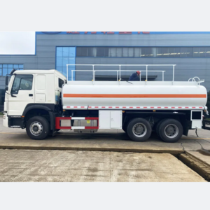 SINOTRUK HOWO 25000L Fuel Oil Petrol Tanker Truck Fuel Dispenser Refueling Truck for Sale 10 1 Liter Aluminum Oil Tank Manual