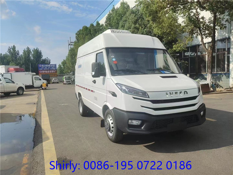 High Performance IVECO 2T Refrigerator Box Truck Small Freezer Van Truck for Sale