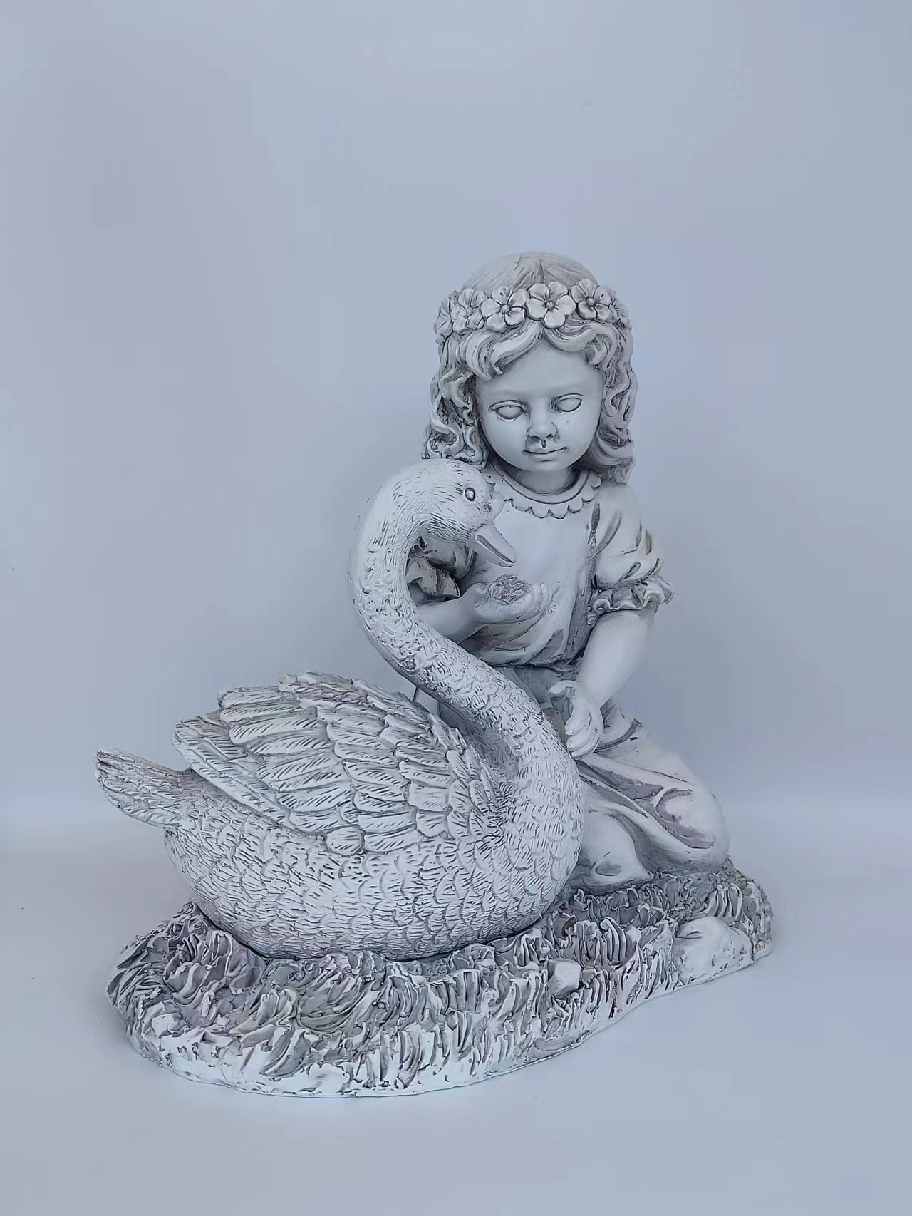 Hot Selling Premium Western Girls Swan Statue Art Ornaments Resin Decoration Outdoor Statue