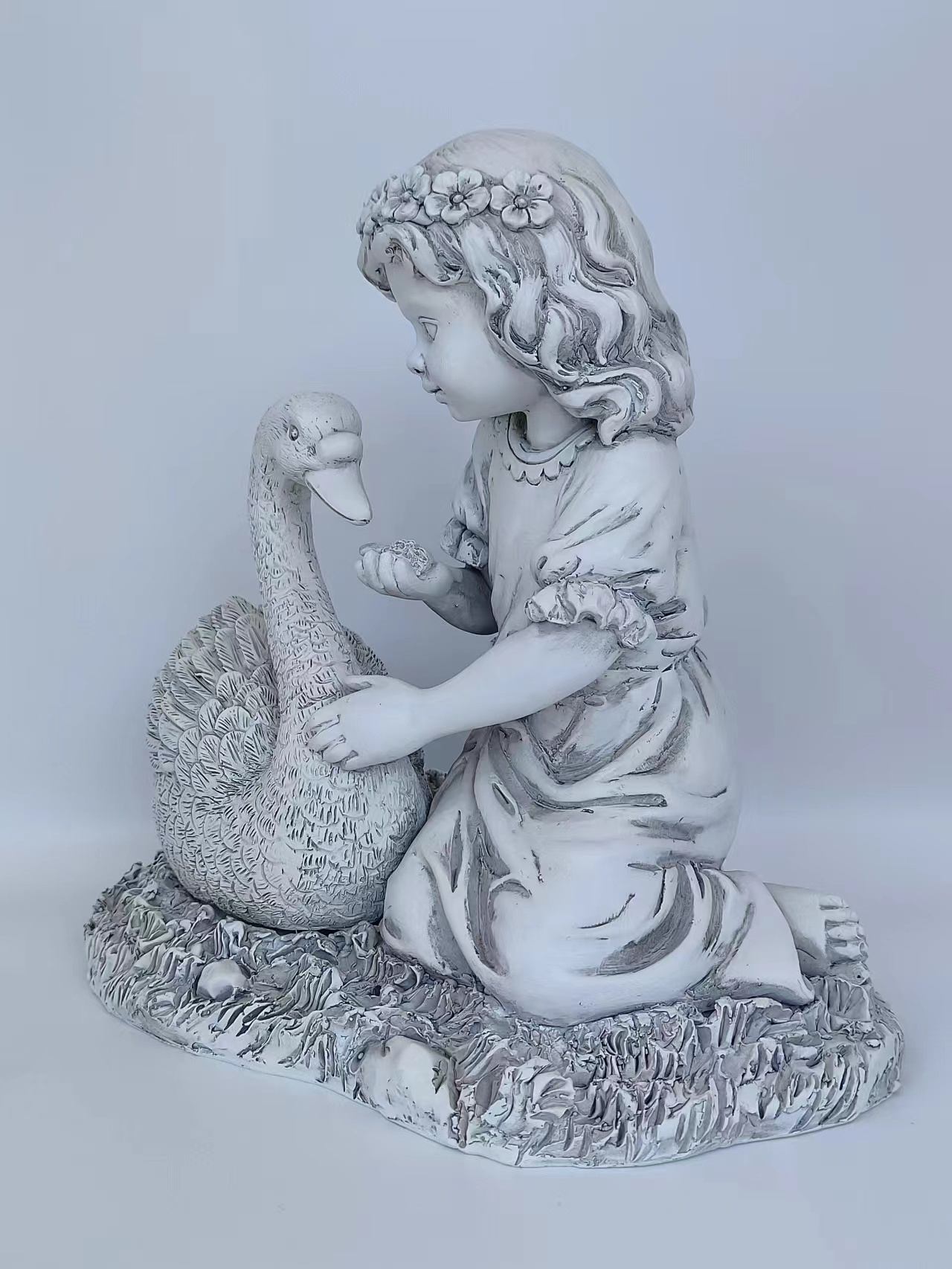 Hot Selling Premium Western Girls Swan Statue Art Ornaments Resin Decoration Outdoor Statue