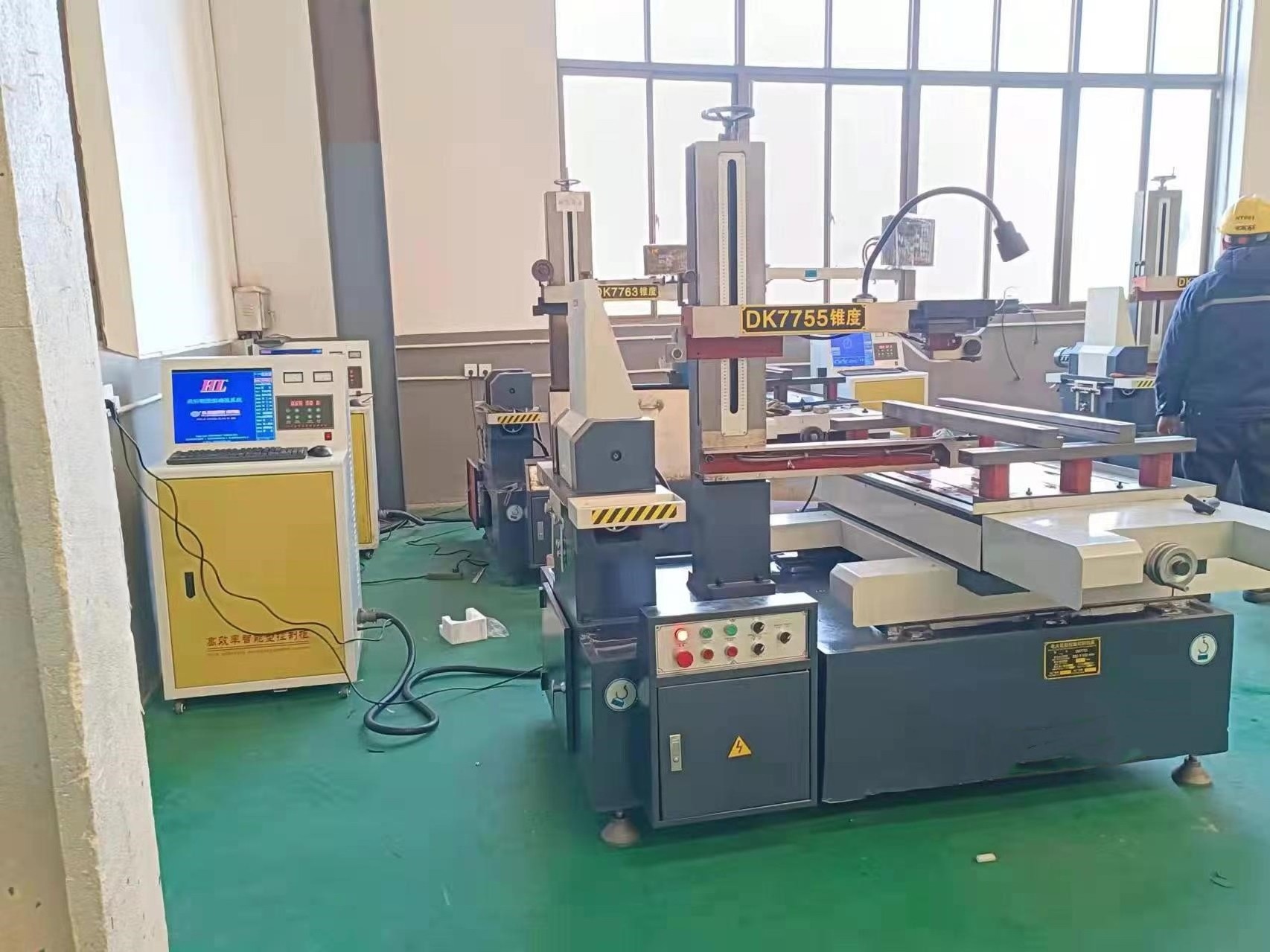 DK7763 desktop wire edm machine high speed computerized automatic wire cutting machine price