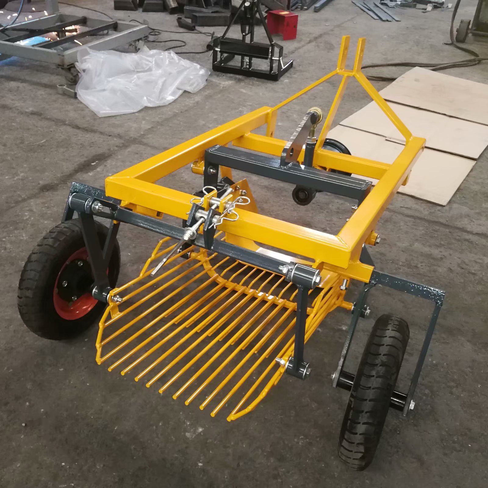 Tractor mounted potato harvester; one-row potato digger with pto shaft