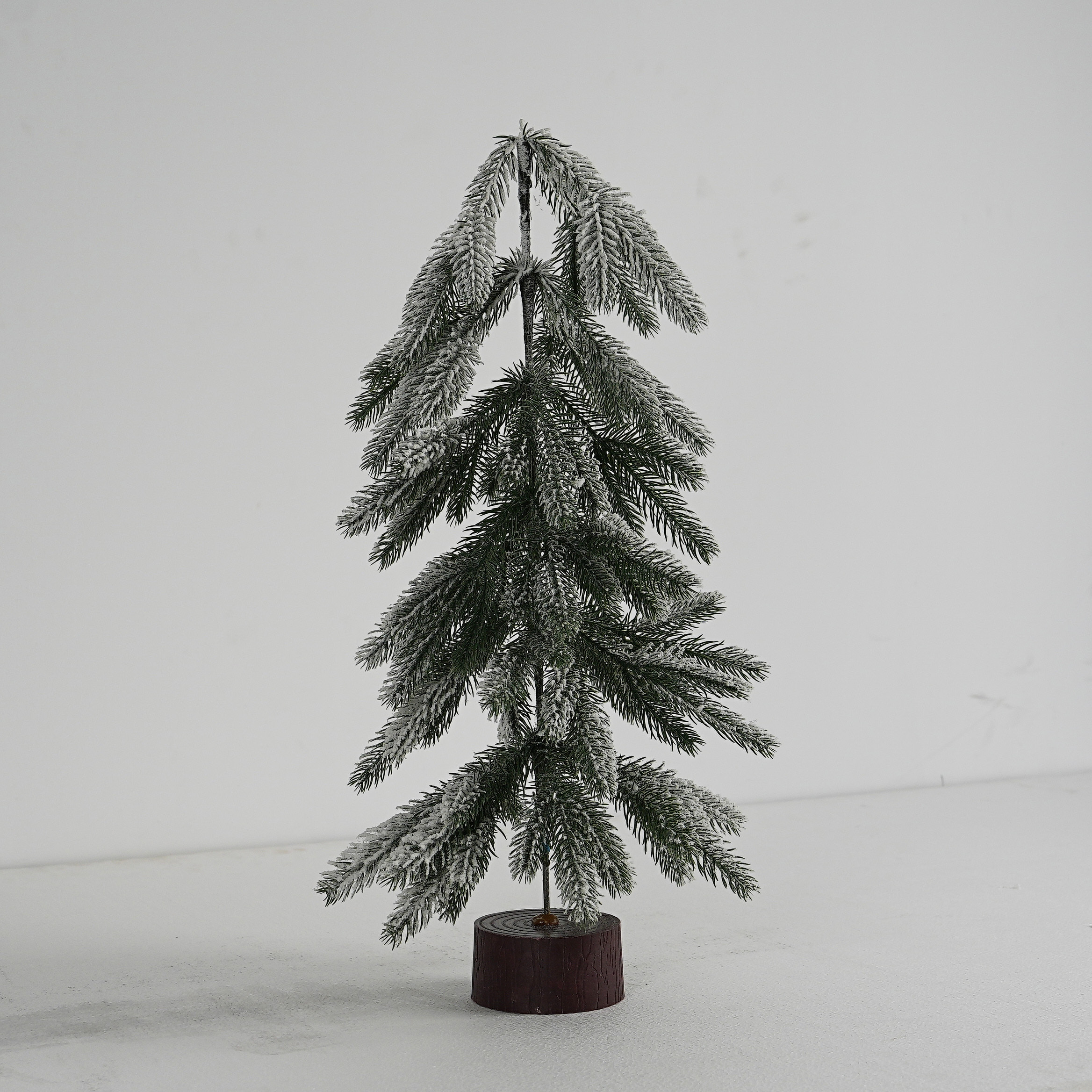 2024 Small PE Pine Snowy Flocking Christmas Tree Dining table Customized Snow spraying Decoration Mantelpiece 65cm Mini tree