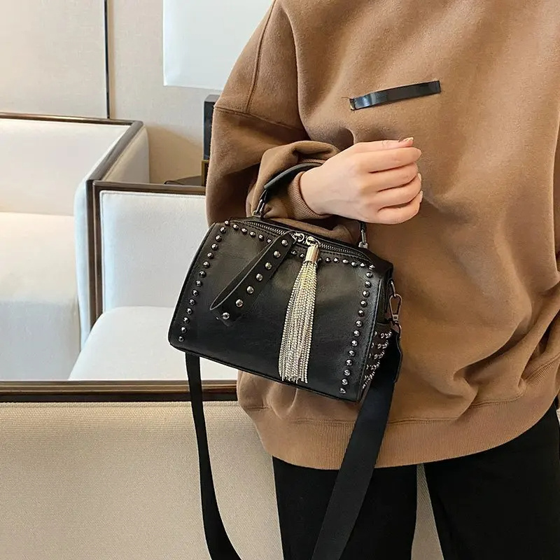 Fashion Rivet Women Handbag Wide Strap Female Shoulder Bags Chain Tassel Design Ladies Crossbody Bags Black Boston Totes