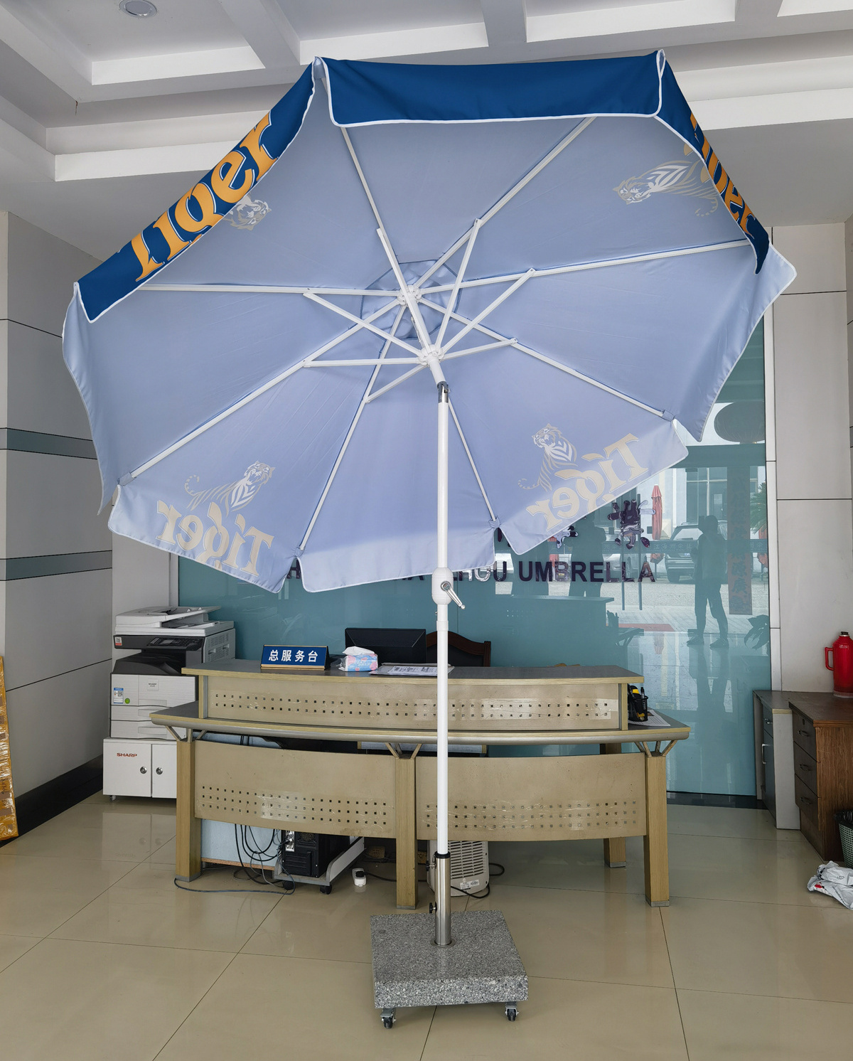 8 Feet Tiger Beer Outdoor Promotional Crank Umbrella Parasol Custom Patio Umbrellas Garden Umbrella