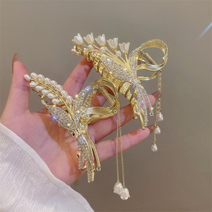 Retro Pearl Tassel Butterfly Shark Clip Head Ornament Hair Claw Catch Clips Flores Convallariae Back Head Hairpin