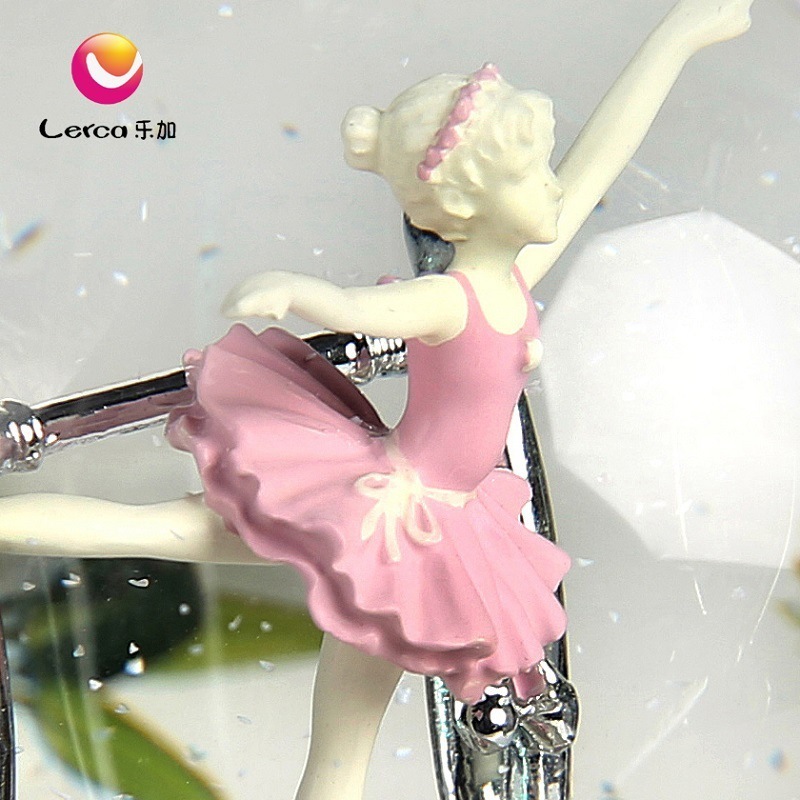 Creative Birthday Gift Luxury Ornament Souvenir Resin Snow Ball/Custom Snow Globe/Music Box Ballerina Snow Globes