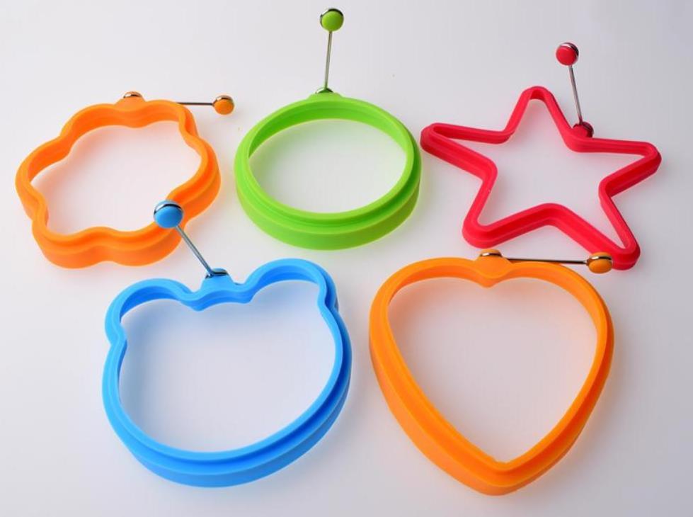 Hot selling Cartoon circular heart shaped silicone egg fryer with handle omelet pancake mold kitchen baking tool