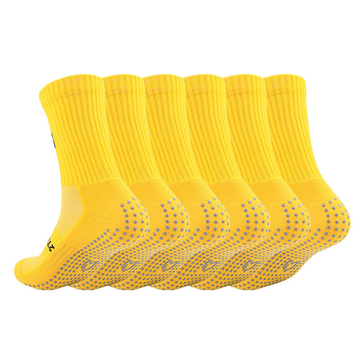 Customs logo color sports grip socks Nylon sport crew sock with anti slip in the sole