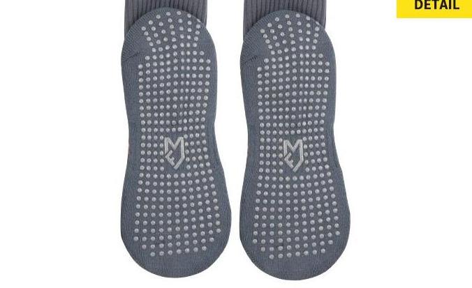 Customs logo color sports grip socks Nylon sport crew sock with anti slip in the sole