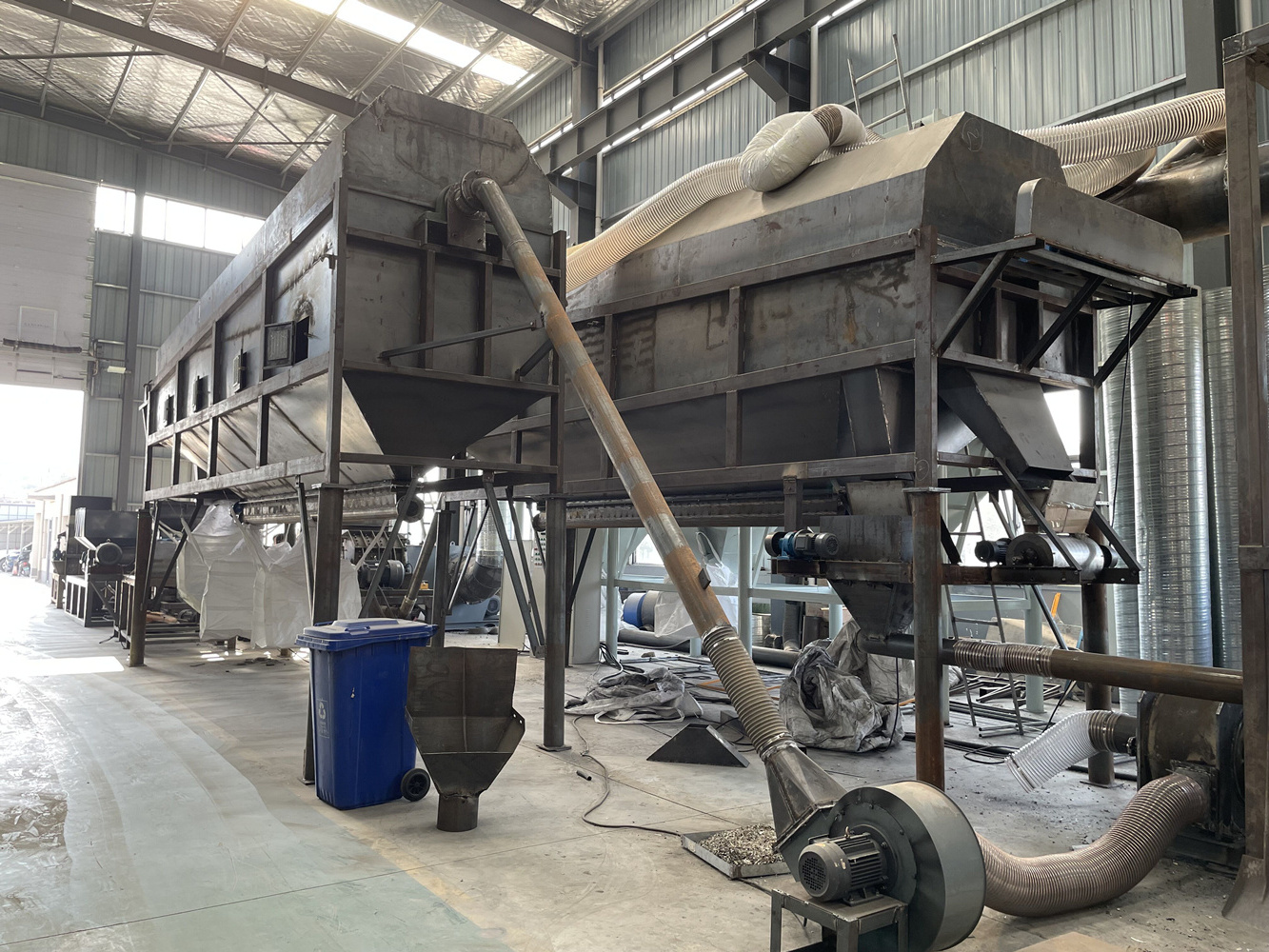 2000 KG/H Lithium Cell Battery Crushing Recycling Machine 1/6 Used Lithium Ion Battery Scrap Recycling Manufacture Machine