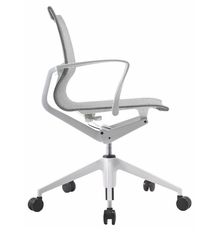 Modern  BIFMA meeting office chair ergonomic design swivel nylon base and medium mesh back