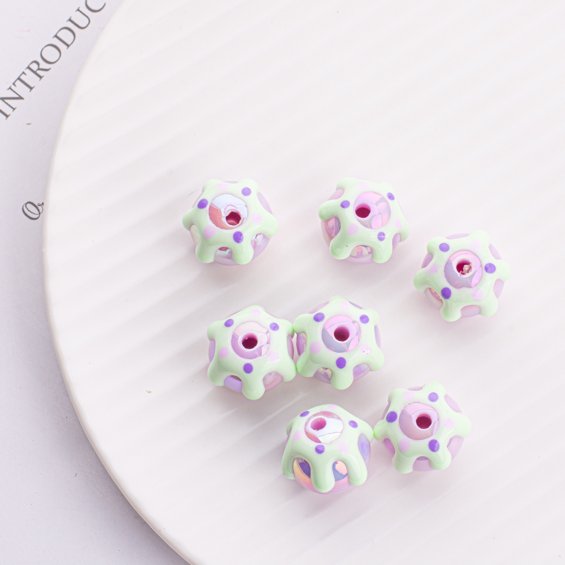 New arrival factory custom 16 mm handmade bubblegum cute DIY loose rainbow hand painted acrylic beads in transparent inner