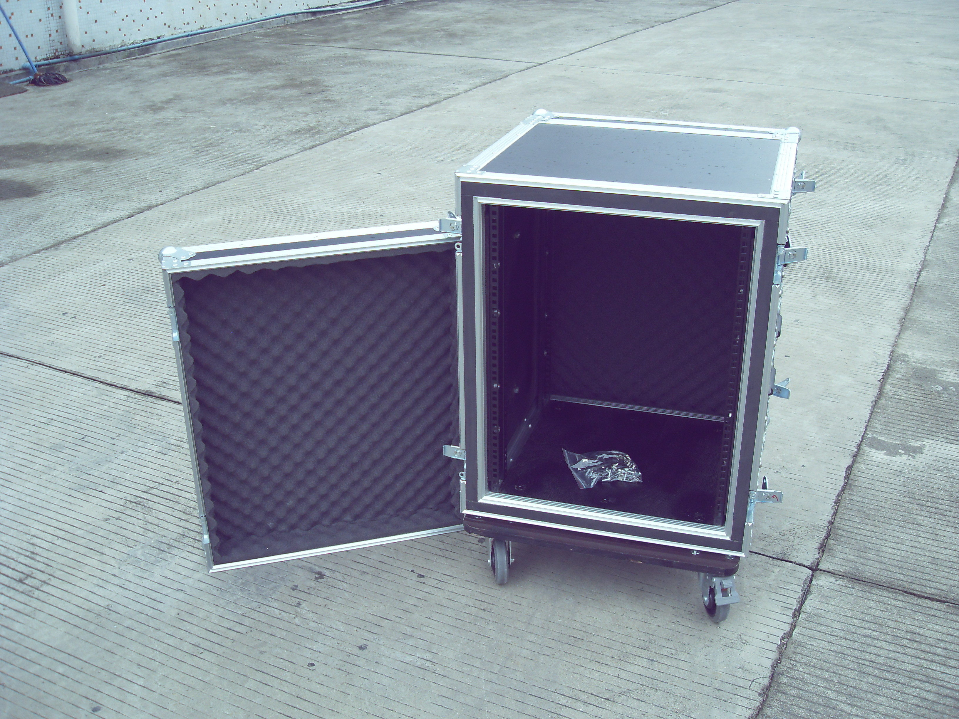 2021 used for waterproof shockproof aluminum flight case server large flight case manufacturers