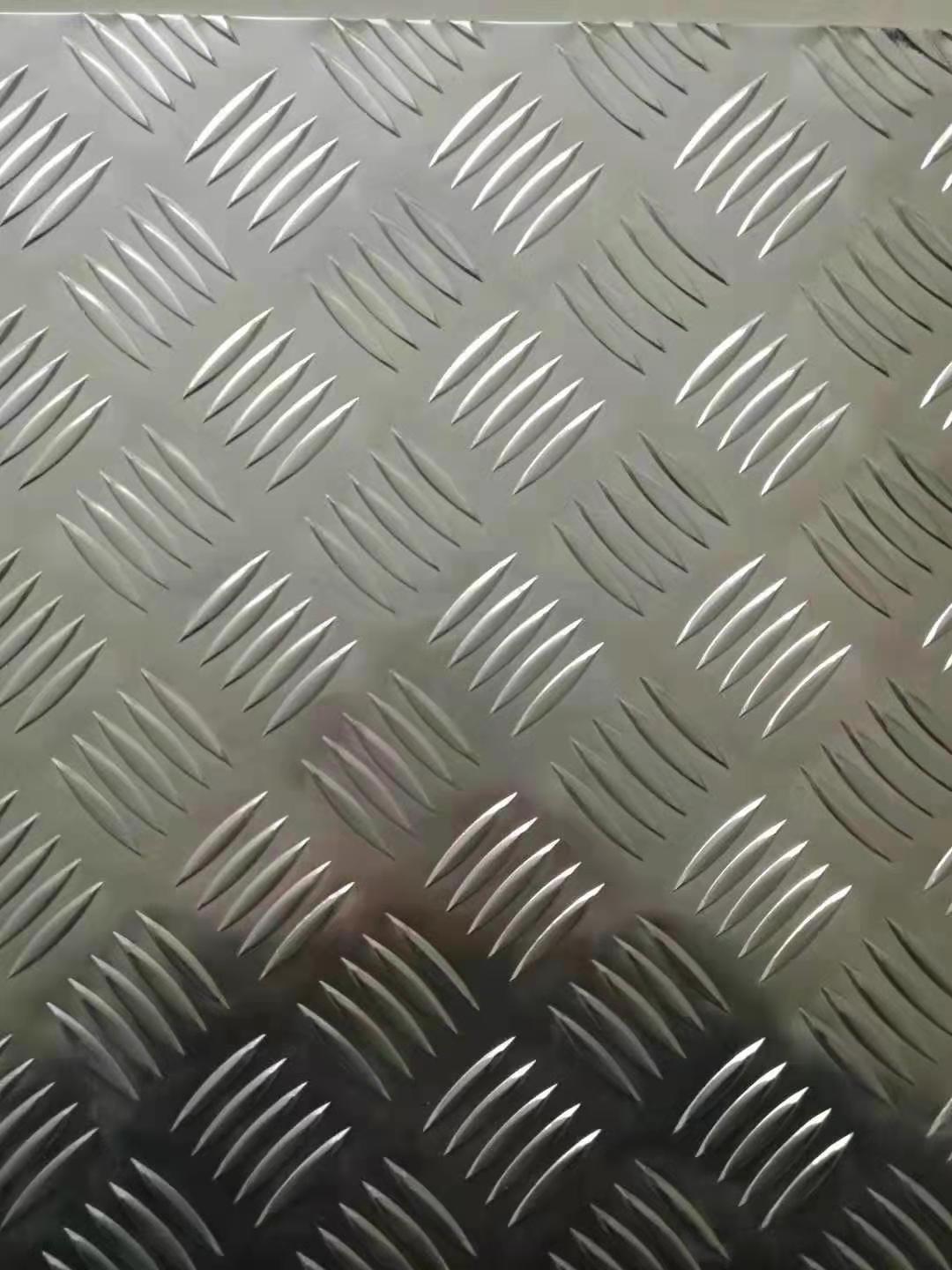 Hot Selling Embossed stainless steel plate hot rolled plaid 304 316L 430 diamond embossed stainless steel wall panel  From ina