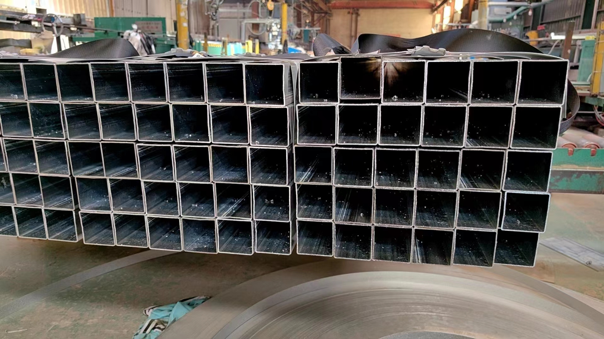 High quality low price 200x200 100x100 50x50 Factory Square Tubing Rectangular Tube for Building Galvanized Steel Pipe Iron