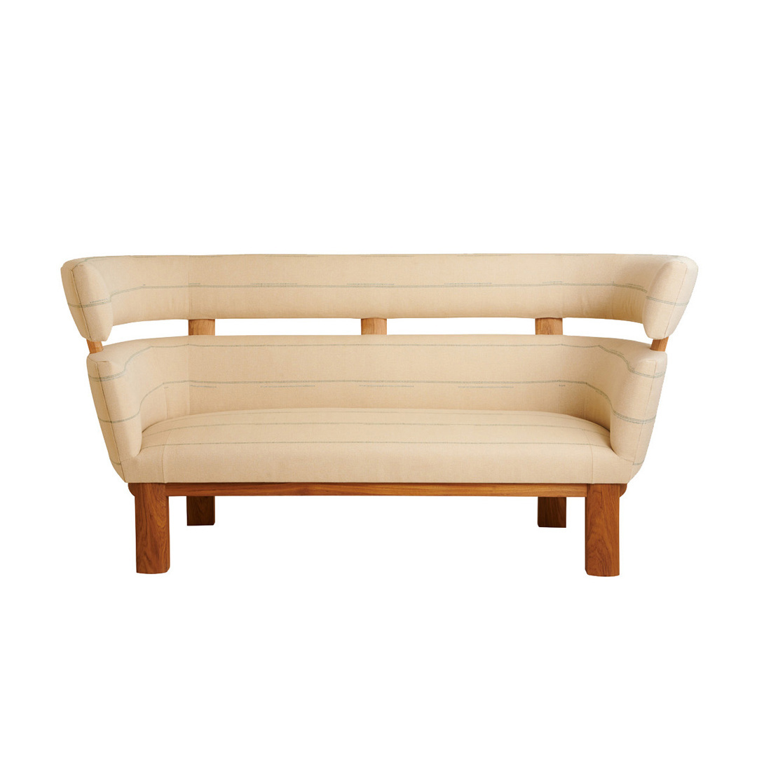 Round-Curved Outdoor Sofa Oversized Design Teak Solid Wood Frame Covered With Fabric Cushion