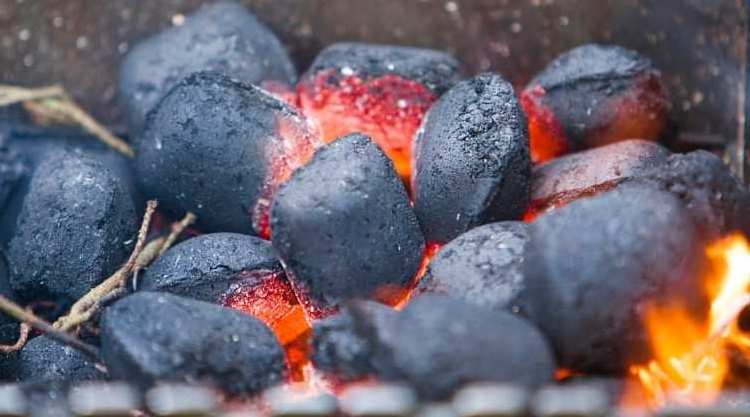 Premium Quality Pillow Shape Coconut Charcoal Briquettes 100% Natural for Long Lasting Grilling and BBQ