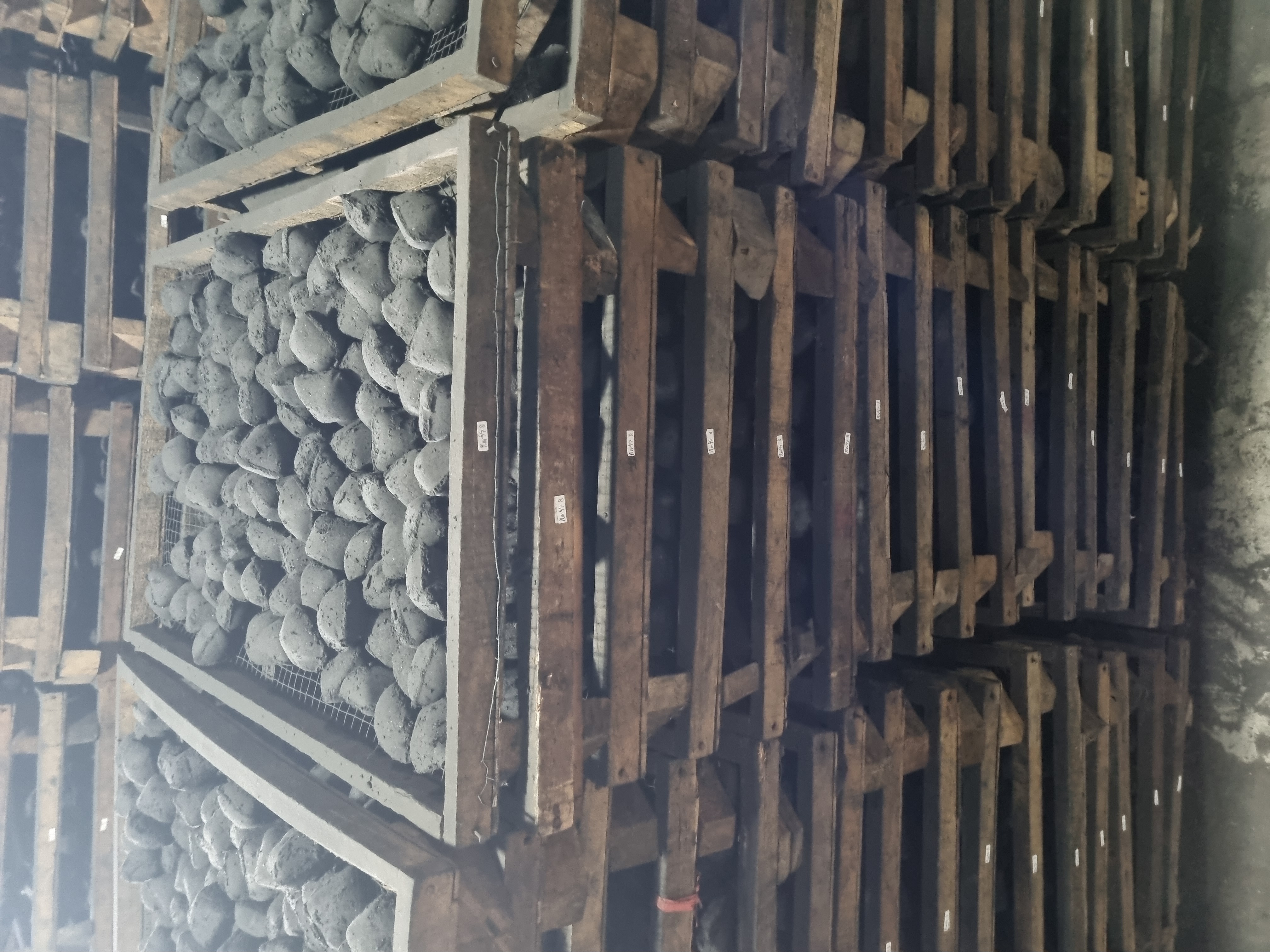 Wholesale Energy Low Ash Charcoal , Pillow ,Smokeless , Coconut and Hardwood ,Korea , Japan