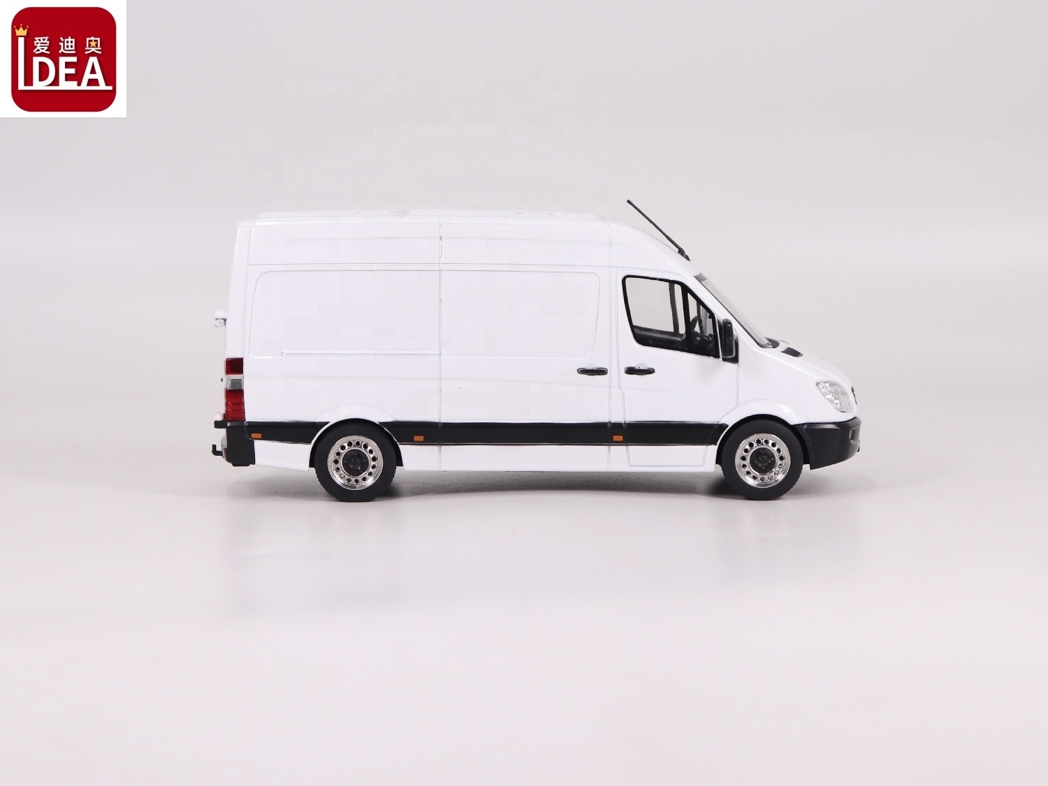 Hot sale diecast car model metal miniature sprinter van 1:32 diecast van truck for gift