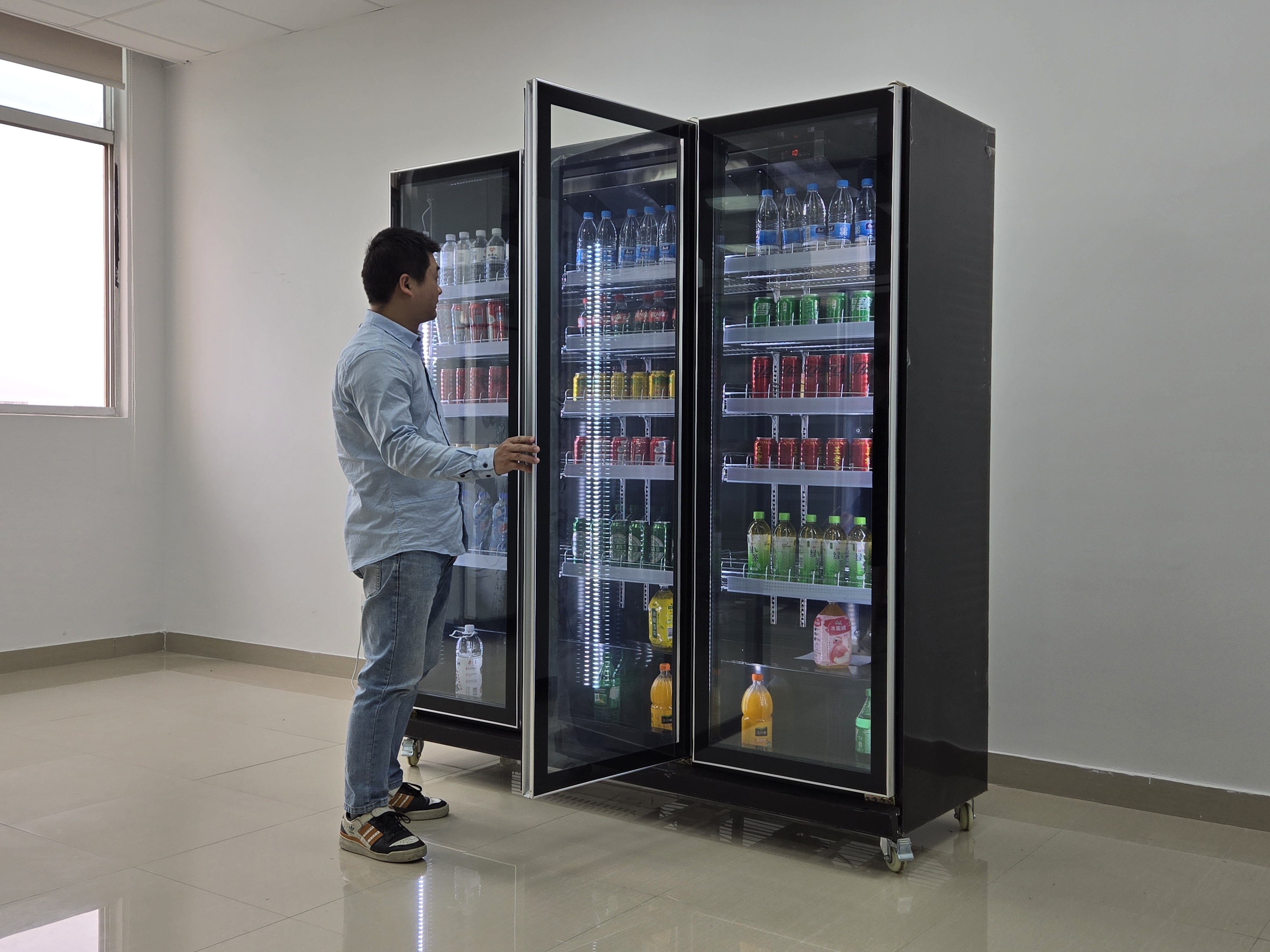 Supermarket Store Glass Door Drink Cooler Chiller For Sale